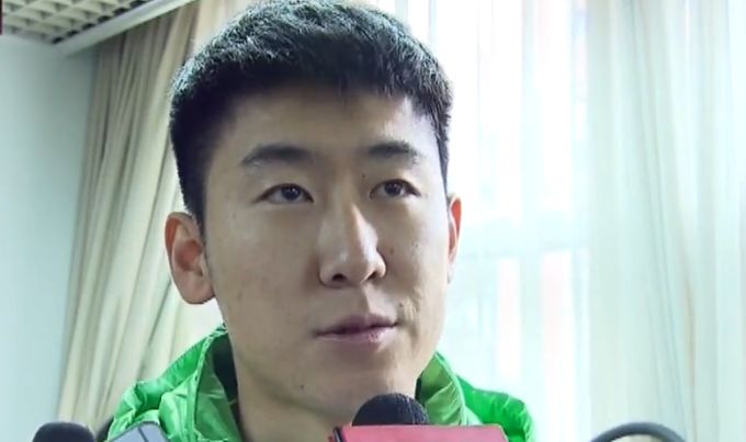 [ 西門有三寶 : 電影 鈔票 瘋子滿街跑 ]                                      西門町，台北眾人皆知的娛樂聖地，也是現本年輕风行文化的指標，不論迟早總是充溢著各種各樣的人。單親倔強的少女小虎和流离瘋子西門慶的奇异童話故事，即將在西門町的一角展開。小虎在西門町開了間小小造型館，專為人改變造型，天天尽力賺錢，就是為了還清巨額房貸和供錢給揮霍成性的媽媽吳桂美。對於拿錢不手軟、又到處拈